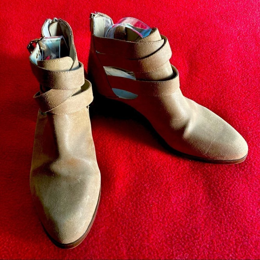 SEYCHELLES Sz 10 Strap Golden Details Buckles Zipper Stacked Heel Booties